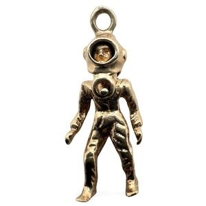 Vintage 14K Gold Tested Astronaut Spaceman Charm Pendant 3D Figural Space Suit